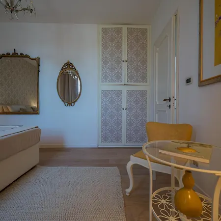 Casa Camelia With A Private Terrace Near Venice * Villa Cameroni